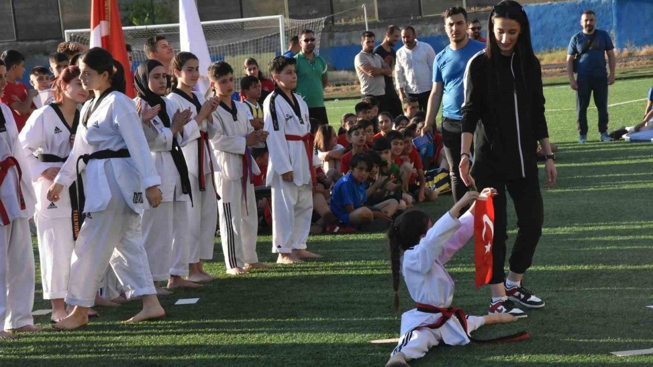 Bitlis’te yaz spor okullarının açılışı yapıldı