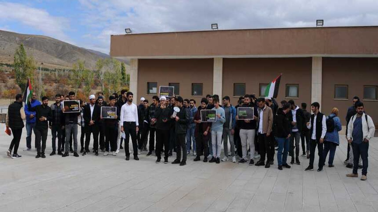 Erzincan’da Üniversite öğrencilerinden anlamlı protesto