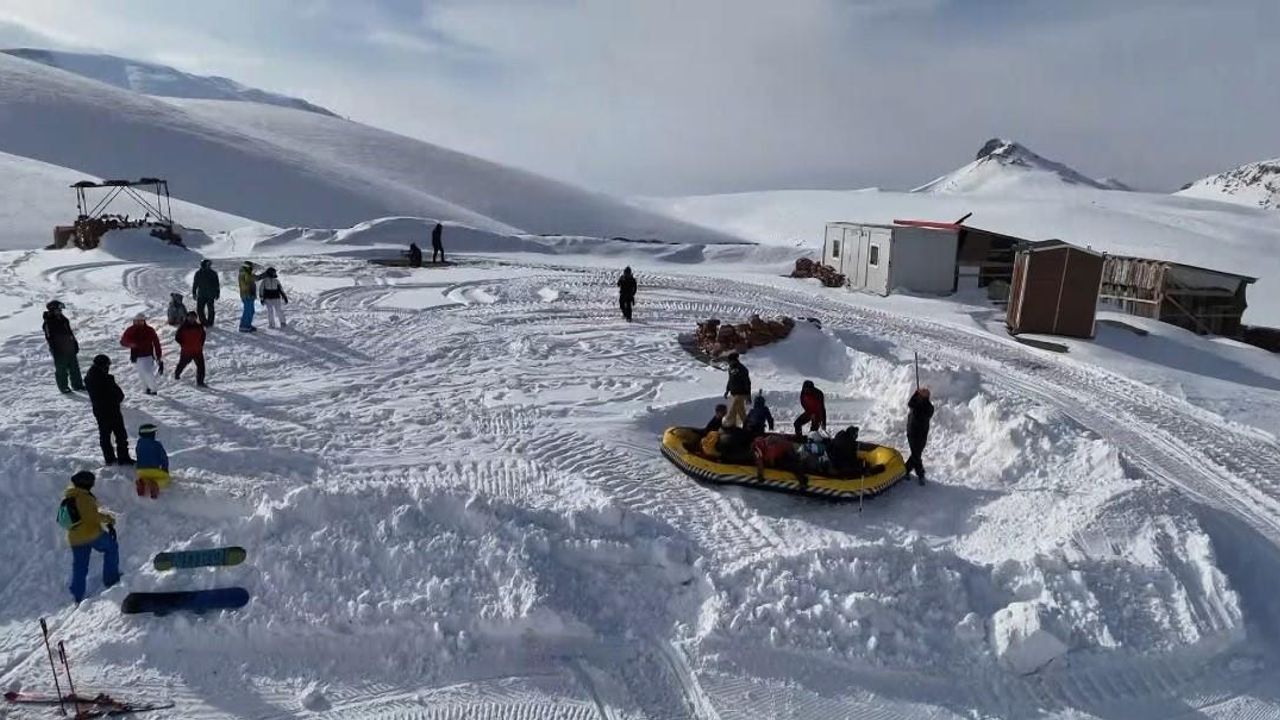 Ergan Kayak Merkezinde kar raftingi