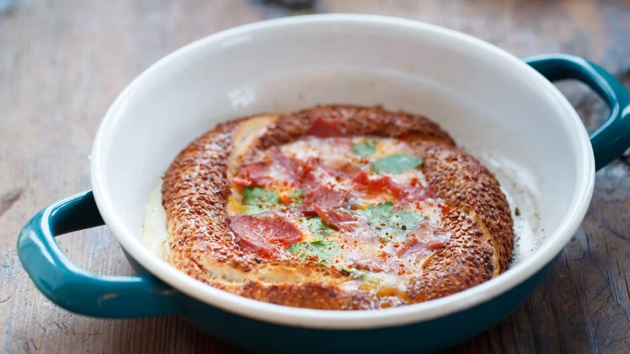 Bayat simitlerle harikalar yaratın! İşte, kolay simitli omlet tarifi…