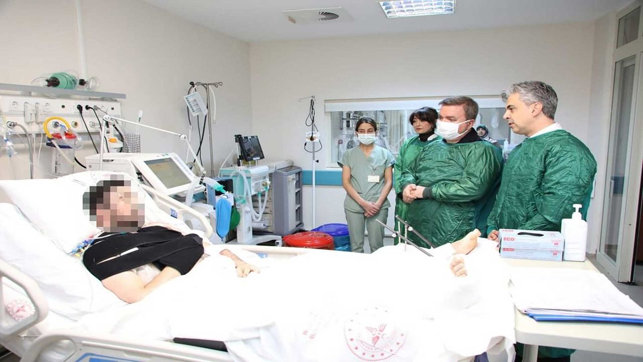 Vali Aydoğdu’dan kaza sonrası hastane ziyareti