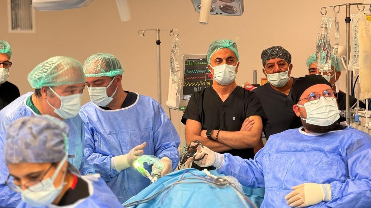 Prof. Dr. Geçim’den Erzincan’da İlk Ameliyat...