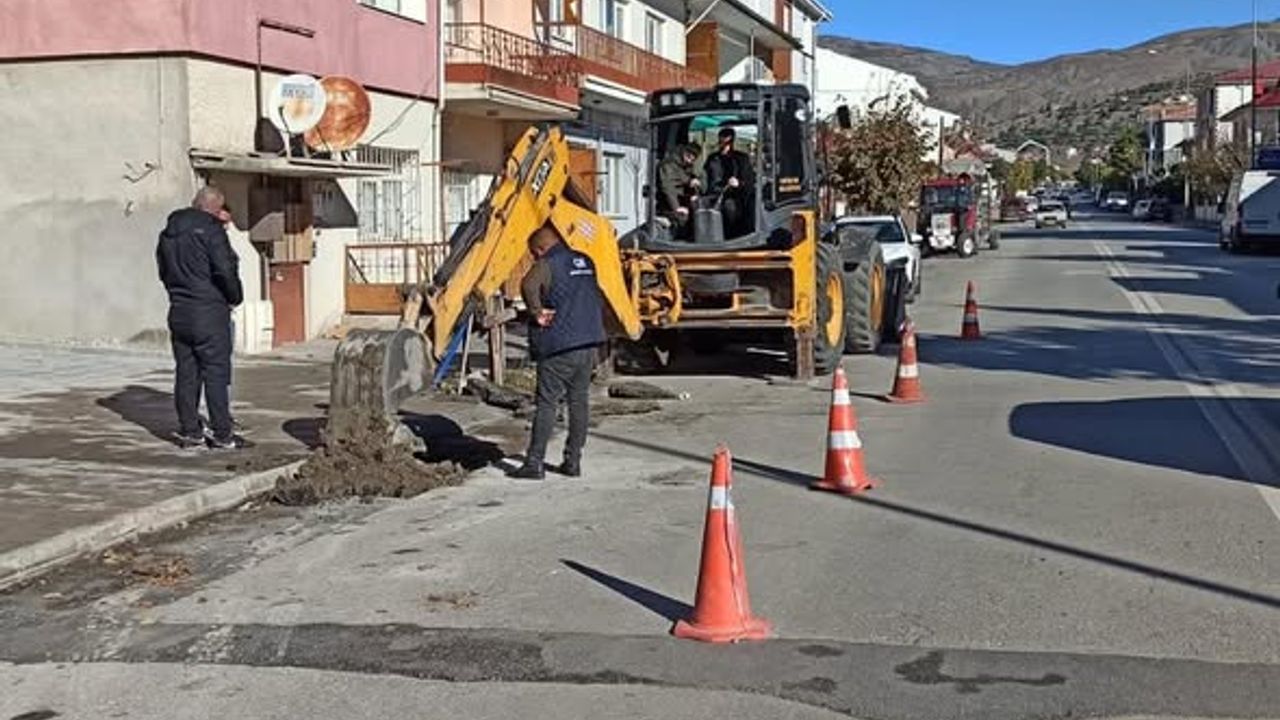 Erzincan’da cadde ve sokaklar yenileniyor: Fen İşleri ekipleri sahada!
