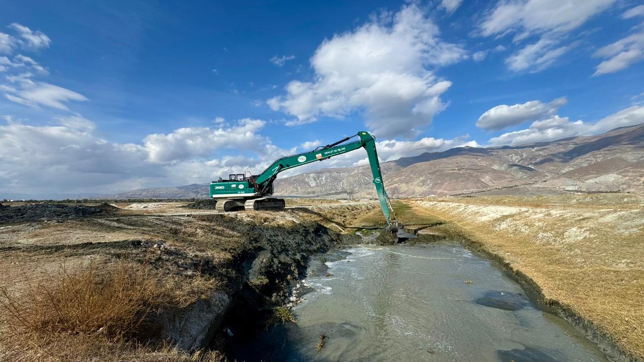 Erzincan Akyazı Mahallesinde çalışmalar başladı....