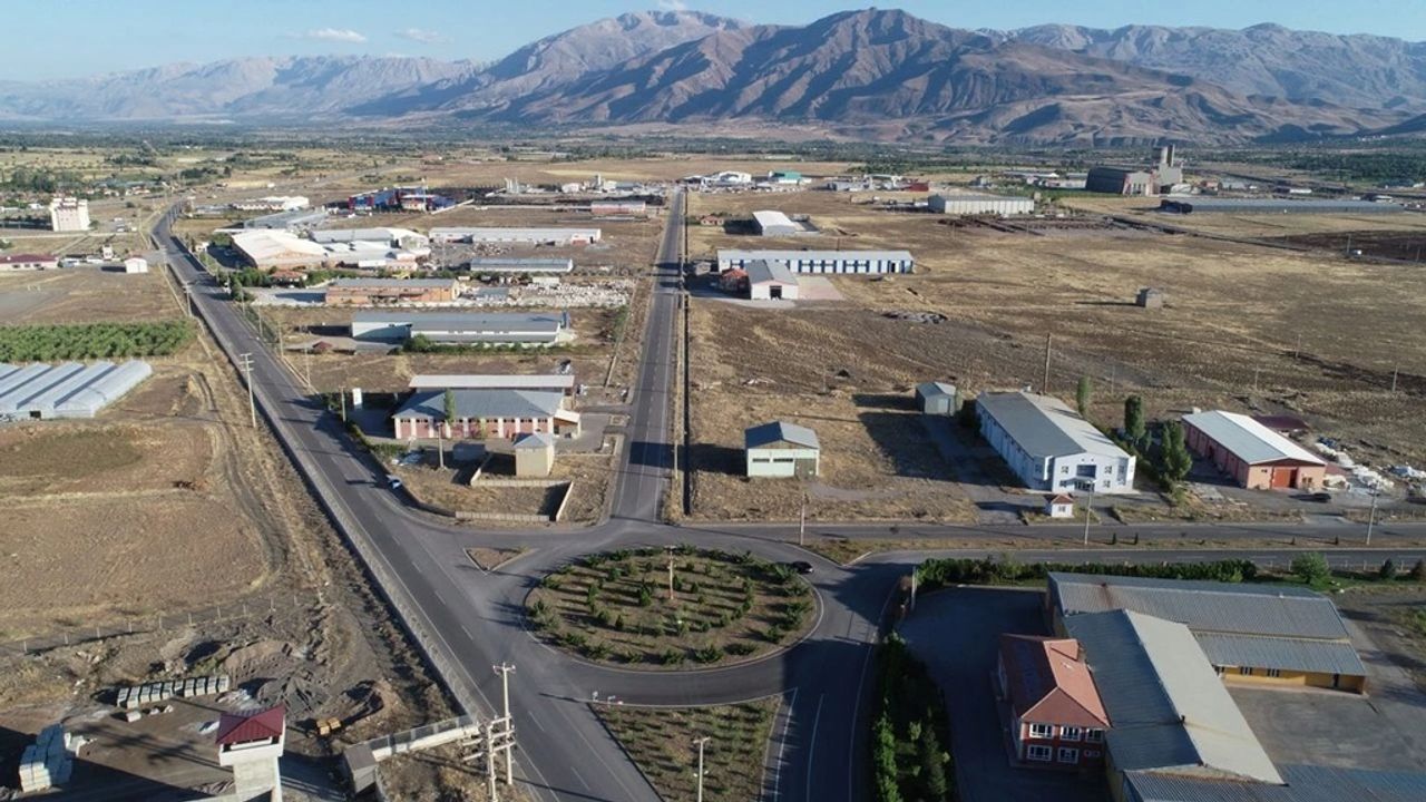 Dış ticaret açığı Türkiye'de artarken Erzincan ihracatta yükseliyor