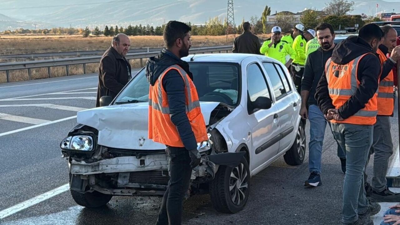 Erzincan’da trafik kazası: İki araç çarpıştı,
