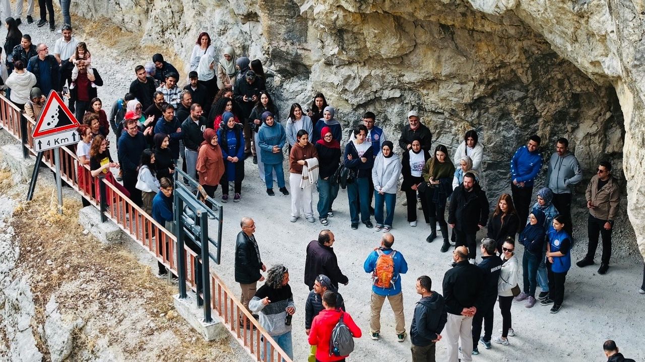 Erzincan'da doğanın ve tarihin izinde yürüyüş...