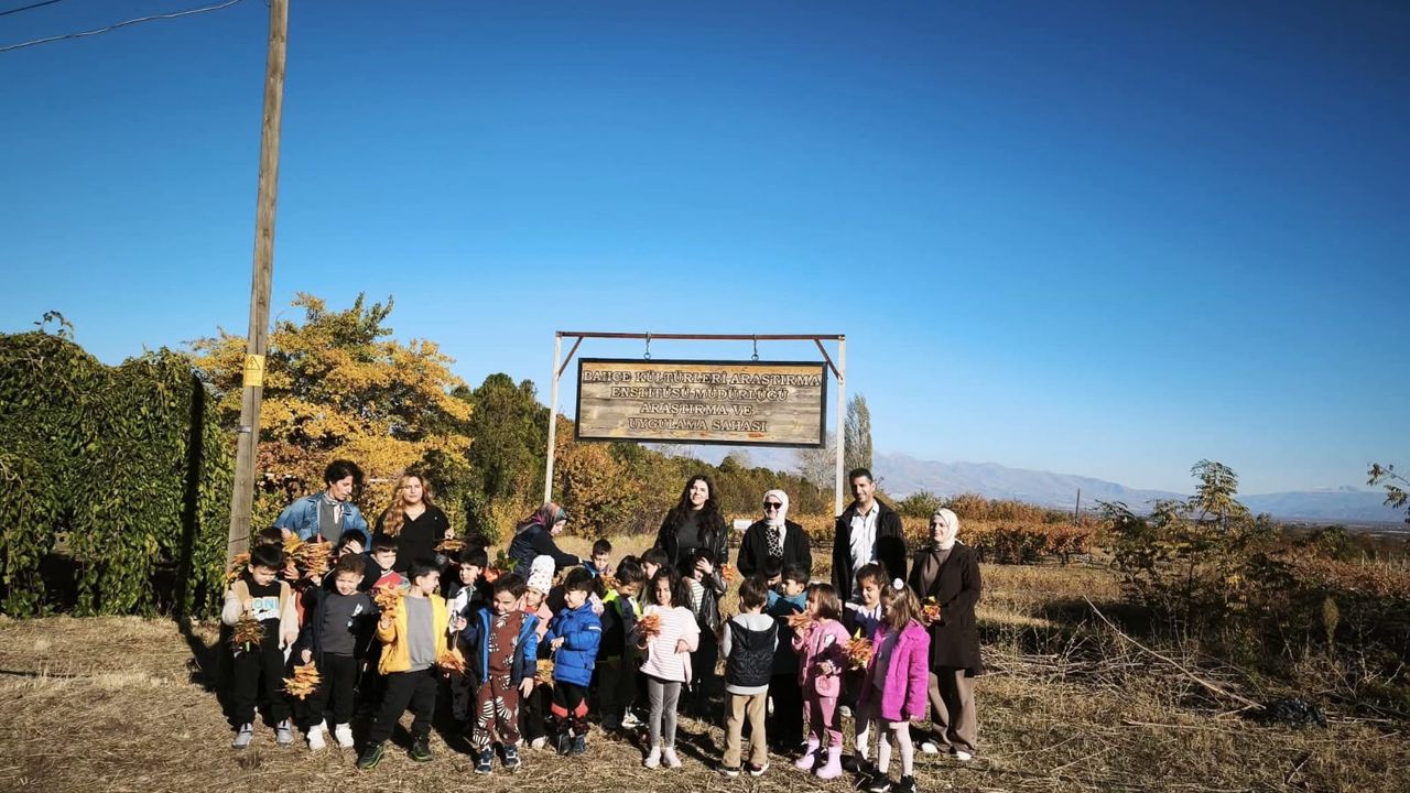 Bahçe Kültürleri Araştırma Enstitüsü’ne minik araştırmacılardan ziyaret