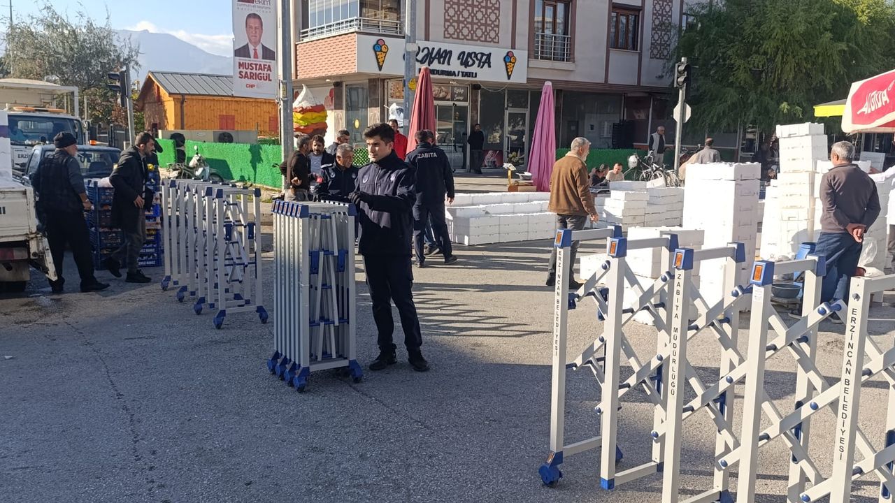 Erzincan Salı Pazarı’nda yeni dönem:Zabıta trafiğe “Duba”yla neşter vurdu!