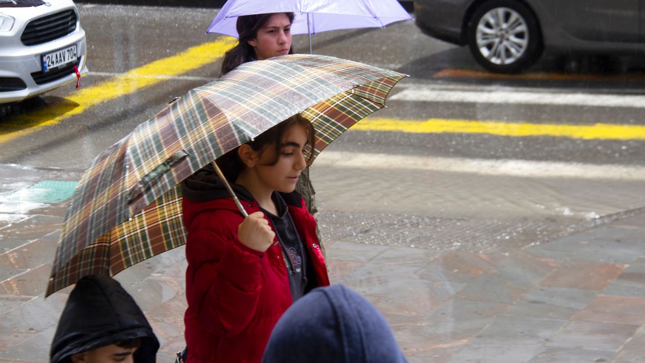 Erzincan, Bayramı Yağmurla Karşıladı