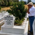 “Annemin Mezarını Ziyaret Etmek İstiyorum” Dedi, Vali Aydoğdu Elinden Tuttu