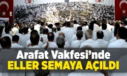 Arafat’ta Mahşer Buluşması Yapan Hacıların Vakfe Duası