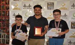 Ulusal Matematik Şampiyonası'nda Öğrenciler Ödüllerine Kavuştu