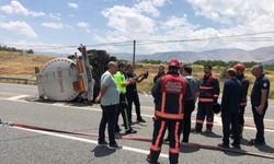 Yakıt Dolu Tanker Devrildi, Yakıt Yola Aktı Faciadan Dönüldü