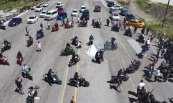 Motosiklet tutkununun düğün konvoyu göz kamaştırdı