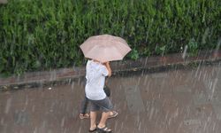 Aniden bastıran yağmur vatandaşları hazırlıksız yakaladı