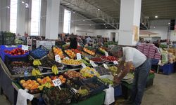 Erzincan Cumartesi pazarı’nde fiyatlar sürekli yükseliyor… Pazarın çiçeği pazarın şampiyonu oldu