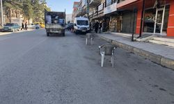 Erzincan’da esnafın duba ve sandalyeyle yol kapatmasına vatandaş tepkili