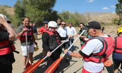 SON DAKİKA: Vali Aydoğdu’dan heyecanlı sefer, Karasu Nehrinde dalgalı rafting