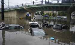 İstanbul kabus gibi güne uyandı :Sel İstanbul'u vurdu!