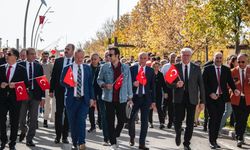 EBYÜ'de Türk Bayrağı’nın gölgesinde yürüyüş yapıldı