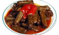 İştahlarınızı kabartacak Erzincan yemeklerinde bugün: etli yaprak sarması!