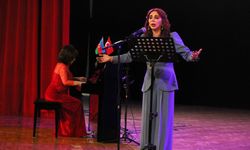 Azerbaycanlı sanatçılar EBYÜ'de unutulmaz bir performans sergiledi