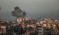 İsrail, Gazze'de Nasr Çocuk Hastanesi'ni bombaladı