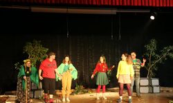 Erzincan’da sahnelenen tiyatro oyunu ilgiyle izlendi