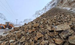 Tunceli Pülümür'de Heyelan: Karayolları Ekipleri Hızla Müdahale Etti