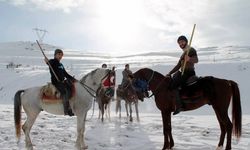 Erzincan ve Bayburt’ta ata sporu cirit yaşatılıyor