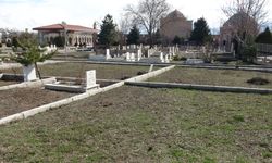 Erzincan mezarlıklarında temizlik çalışmaları başladı
