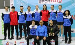 Erzincanlı genç badmintoncular, zirveyi bırakmıyor!