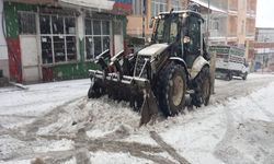 Erzincan -Tunceli karayolu yoğun kar yağışı nedeniyle ulaşıma kapatıldı