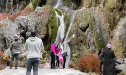 Erzincan’ın Girlevik Şelalesi’ne turistler akın etti