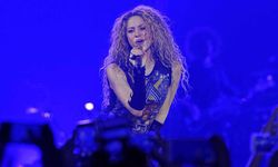 Shakira 7 yıl aradan sonra albüm çıkardı