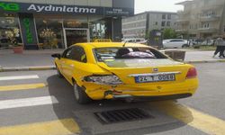 Erzincan'da taksi ve otomobil çarpıştı!