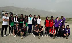 Tercan Anadolu Lisesi kızları Erzincan birincisi oldu