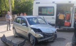 Erzincan'da çarpışan araçlar park halindeki araca da çarptı