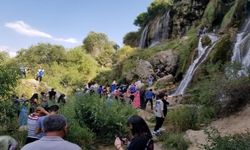 Erzincan’da Girlevik Şelalesi’nde ziyaretçi yoğunluğu