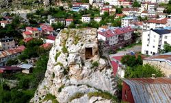 Erzincan’ın komşu ilindeki kayalar görenleri hayran bırakıyor