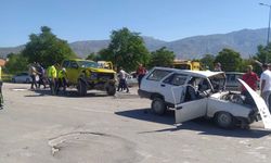 Erzincan’da jip ve otomobil çarpıştı: 2 yaralı