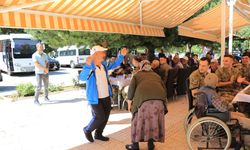 Erzincan huzurevi sakinleri askeri bandoyla coştu