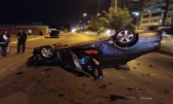 Otomobil ile hafif ticari araç çarpıştı: 2 ölü, 3 yaralı