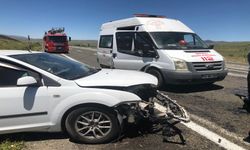Sivas-Erzincan karayolunda otomobil yoldan çıktı: 3 yaralı