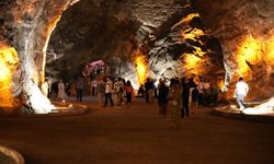 Tuz Mağaraları her gün yeni ziyaretçilerini ağırlıyor
