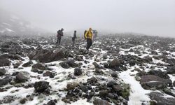 Yoğun kar yağışı, Ağrı Dağı zirve tırmanışını engelledi