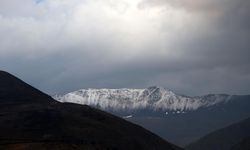 Erzincan’da Temmuz ayında kar sürprizi: Keşiş Dağları beyaza büründü
