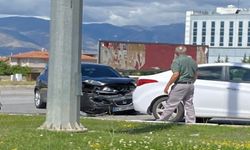 Erzincan'da kaza: 2 araç çarpıştı