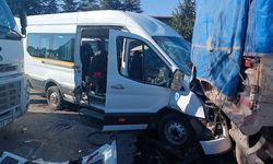 Gaziantep’te feci kaza: İşçi servisleri kafa kafaya çarpıştı!